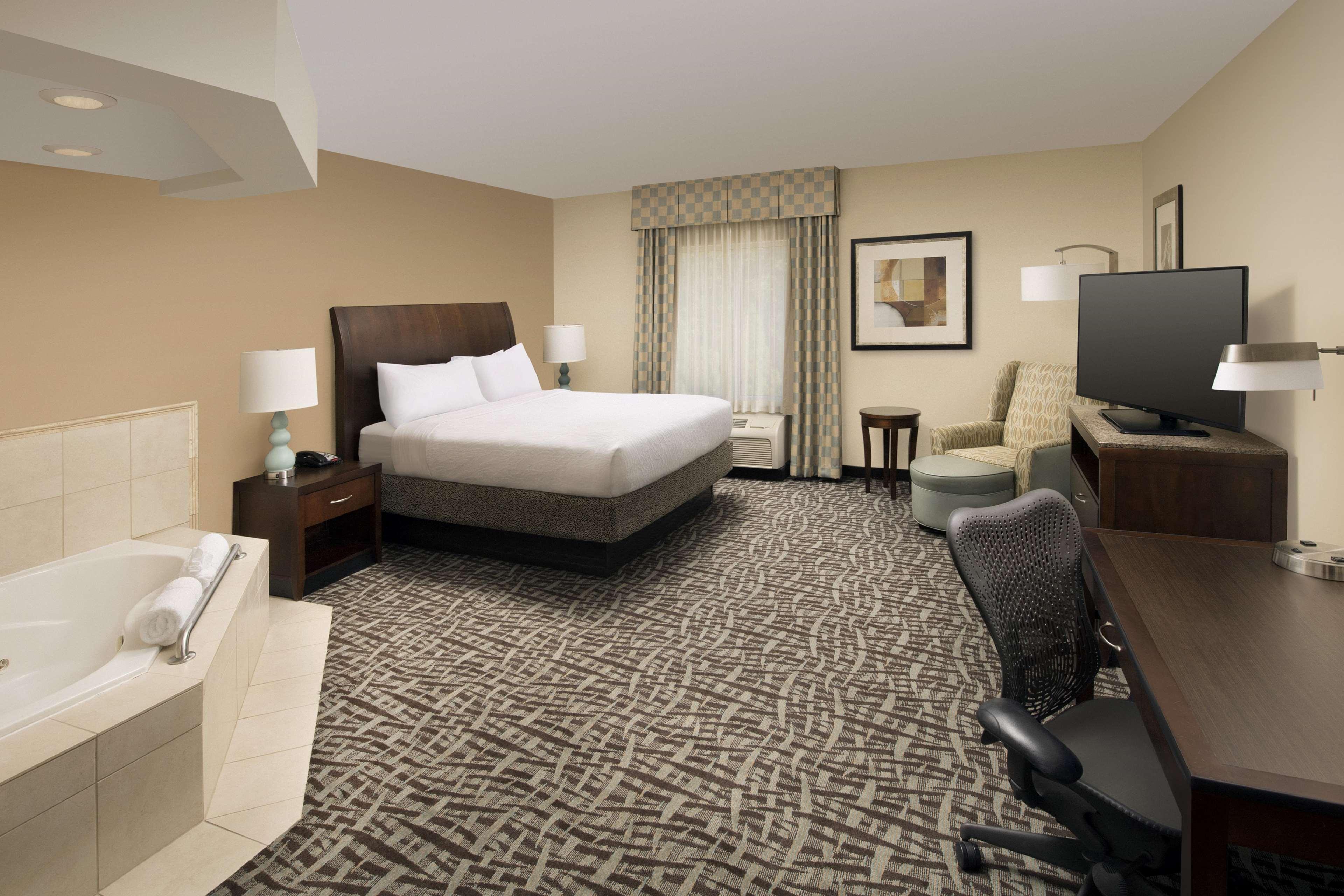 Hilton Garden Inn Huntsville South/Redstone Arsenal Bagian luar foto