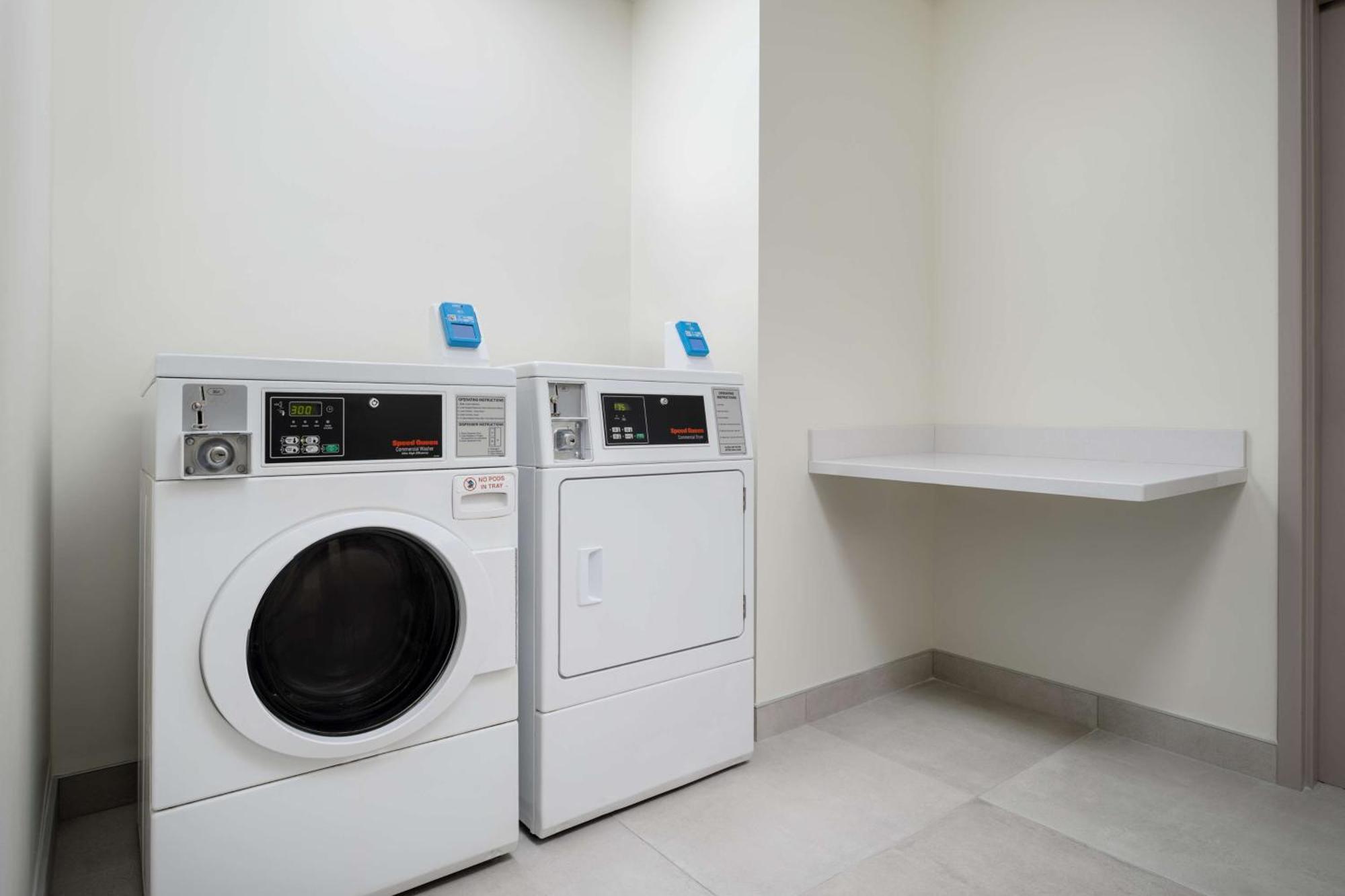 Hilton Garden Inn Huntsville South/Redstone Arsenal Bagian luar foto