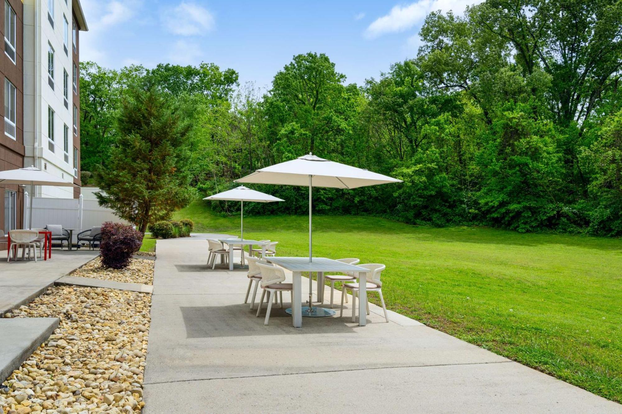 Hilton Garden Inn Huntsville South/Redstone Arsenal Bagian luar foto